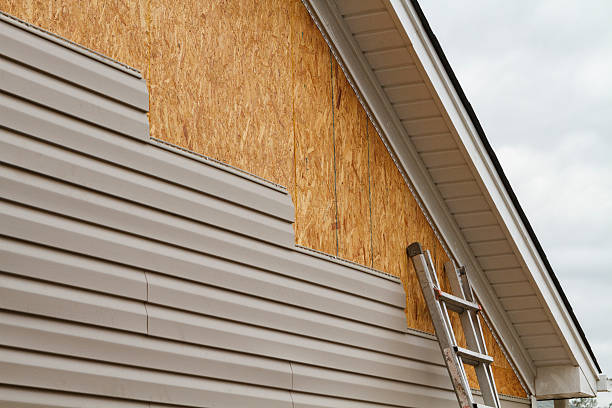 Professional Wood Siding technician working in Huntington, WV